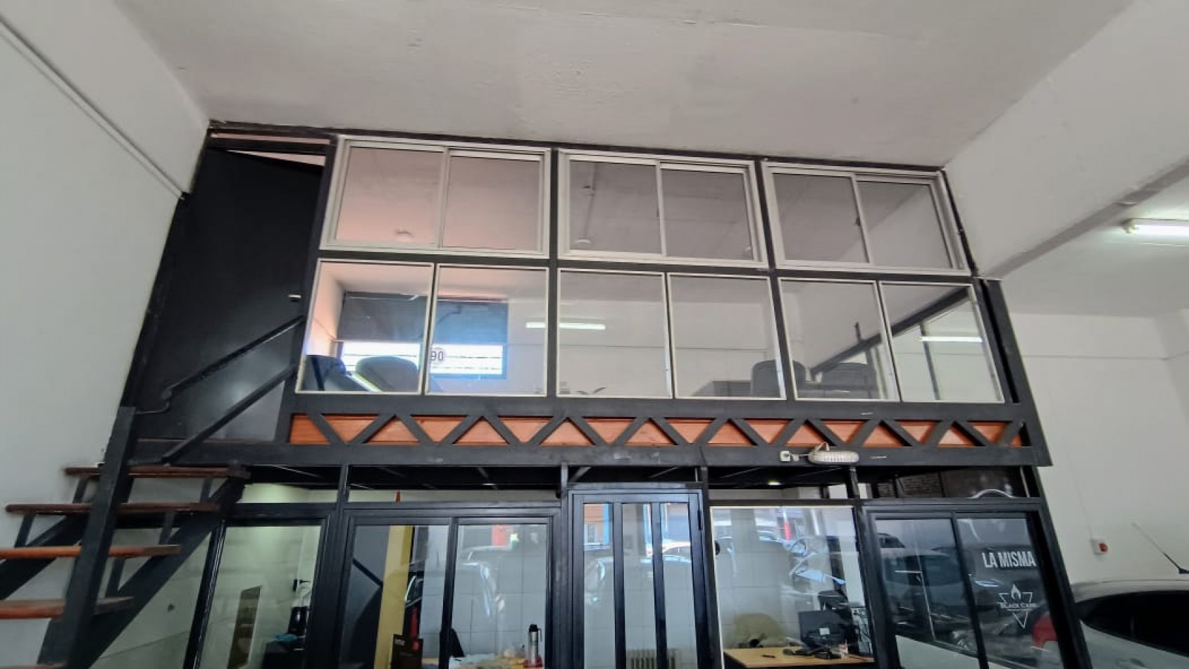  LOCAL COMERCIAL EN ALQUILER - 300 m² - PROVINCIAS UNIDAS - SIN GARANTIA PROPIETARIA