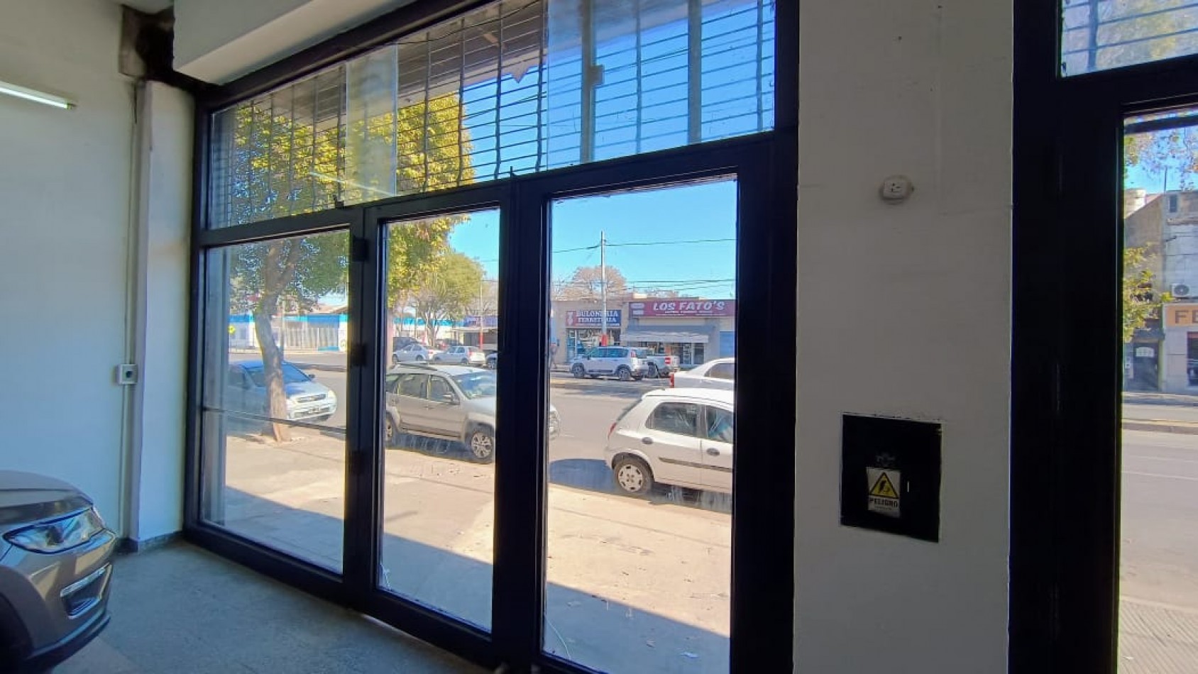  LOCAL COMERCIAL EN ALQUILER - 300 m² - PROVINCIAS UNIDAS - SIN GARANTIA PROPIETARIA