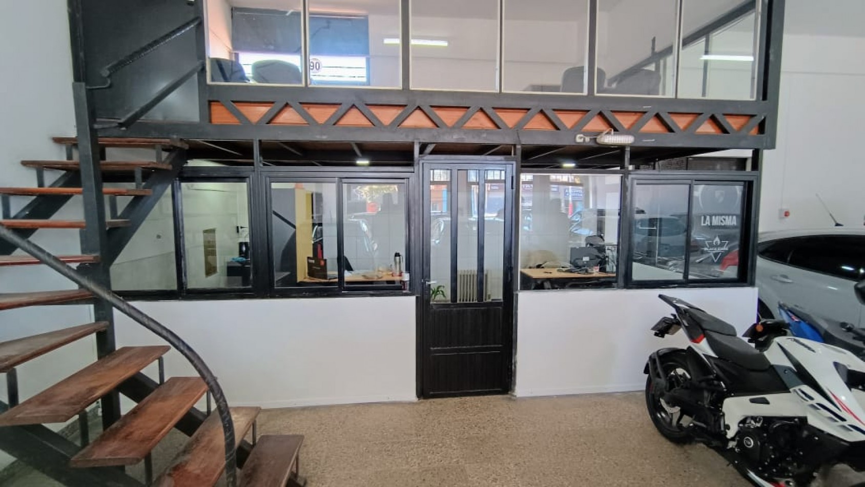  LOCAL COMERCIAL EN ALQUILER - 300 m² - PROVINCIAS UNIDAS - SIN GARANTIA PROPIETARIA