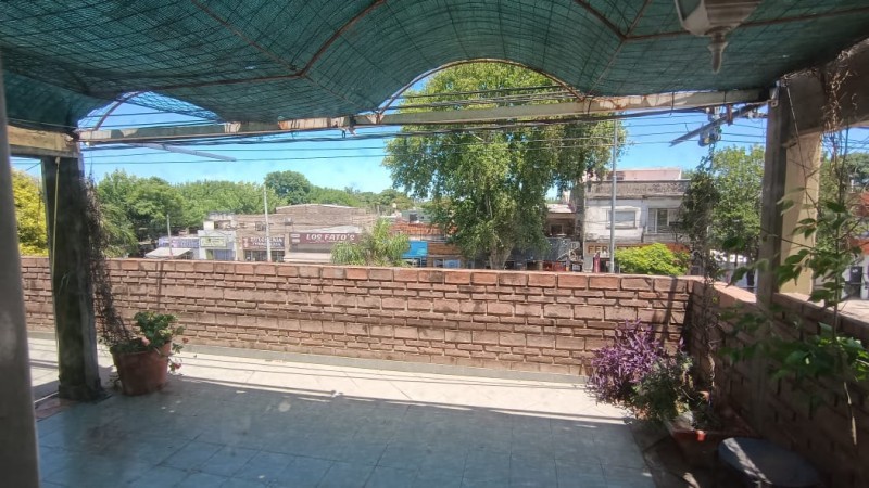 Casa grande en alquiler. Planta Alta. Barrio Belgrano