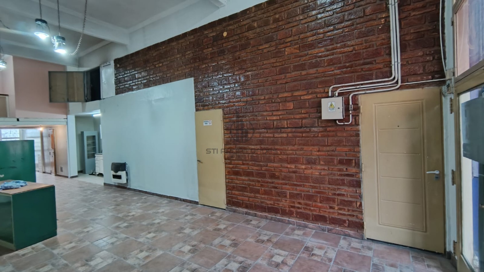 Alquiler de importante local sobre avenida - Barrio Belgrano - Disponible Agosto