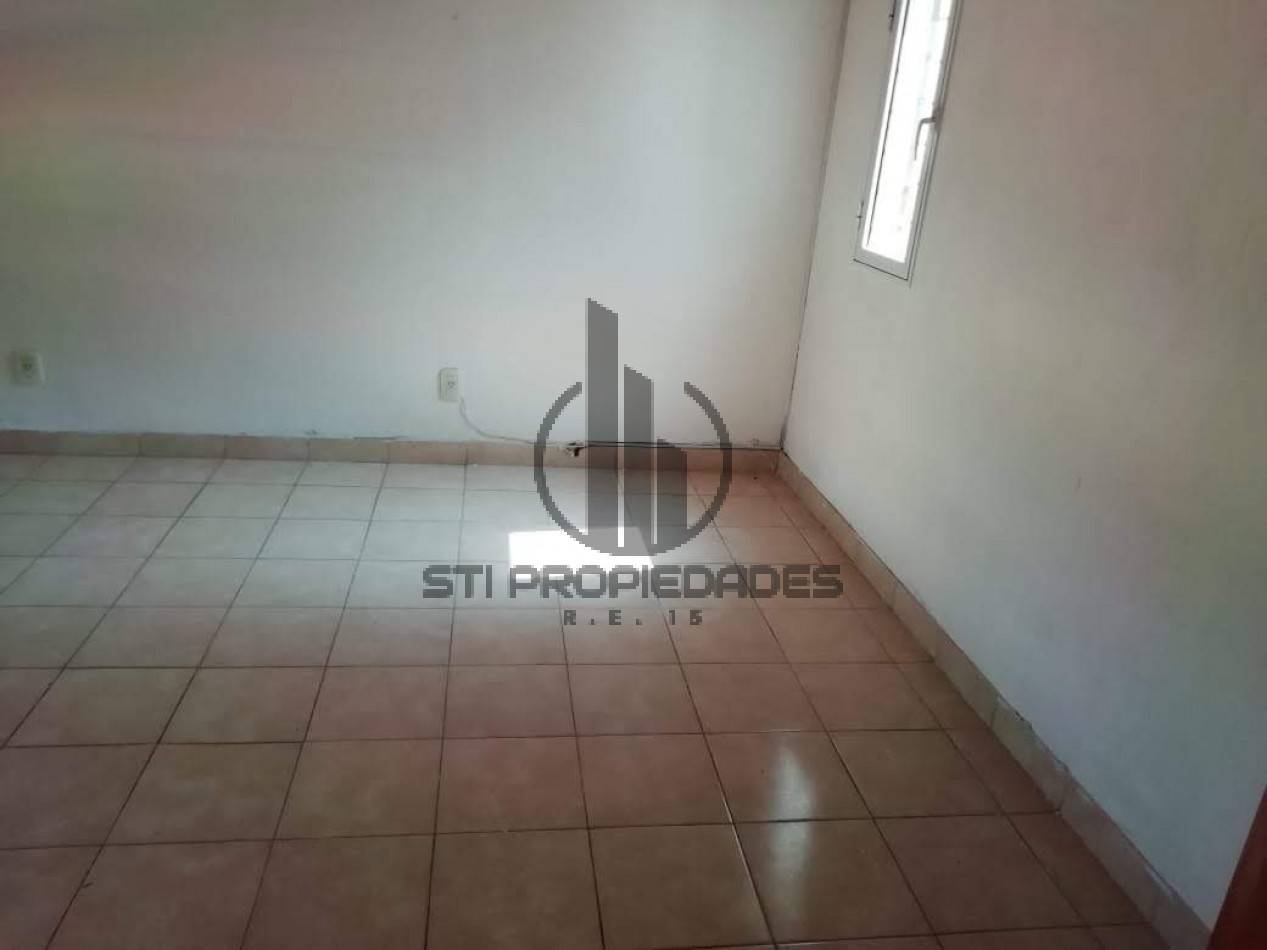 ALQUILER DE AMPLIO DEPARTAMENTO EN BARRIO AZCUENAGA - DOS DORMITORIOS - PATIO