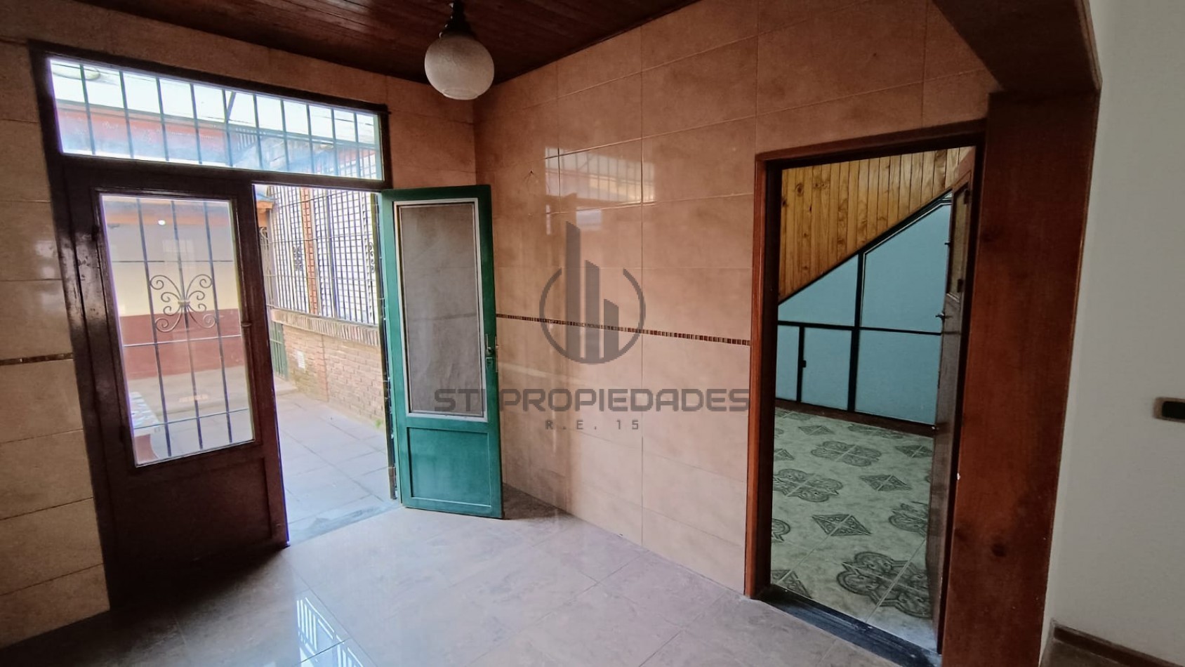 Alquiler casa en planta baja - Dos dormitorios - Cochera - Patio