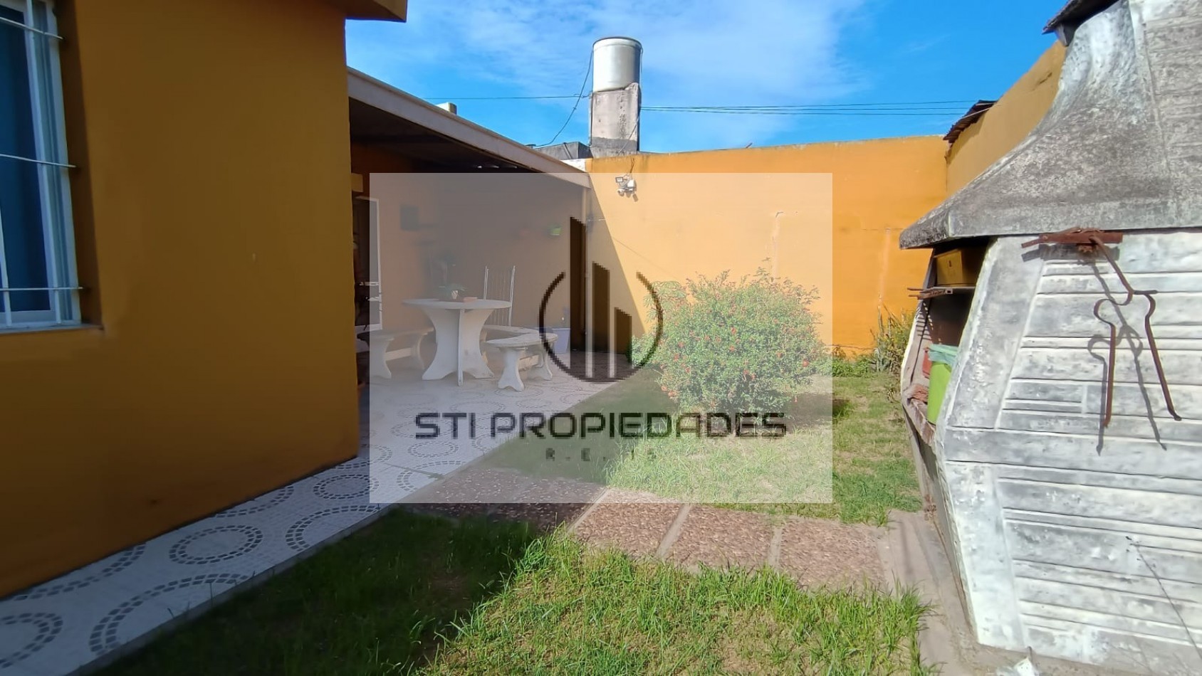 Venta de casa de 3 dormitorios - Patio - Cochera - Local - VGG
