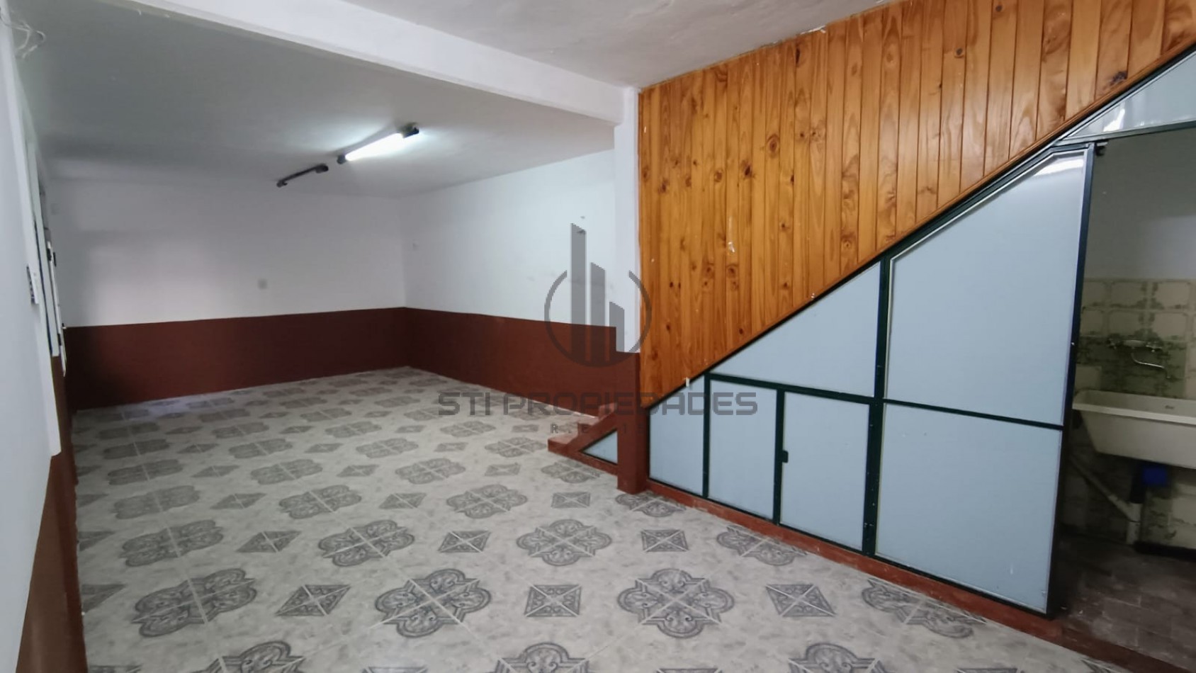 Alquiler casa en planta baja - Dos dormitorios - Cochera - Patio