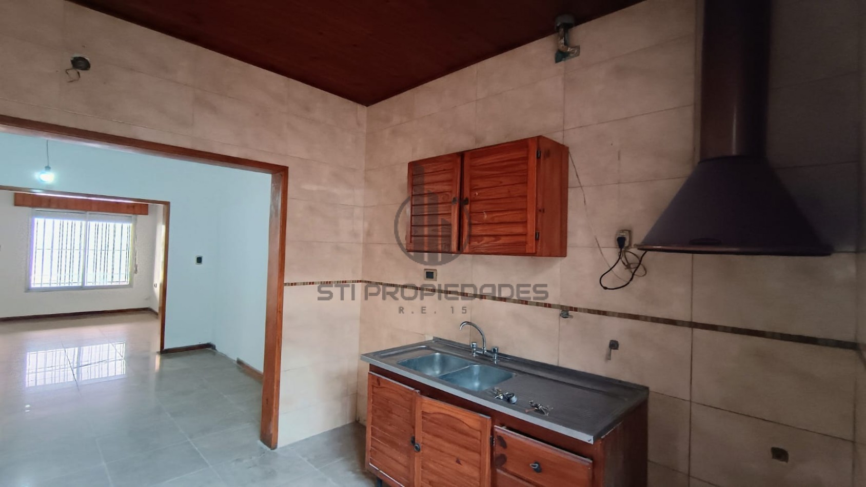 Alquiler casa en planta baja - Dos dormitorios - Cochera - Patio