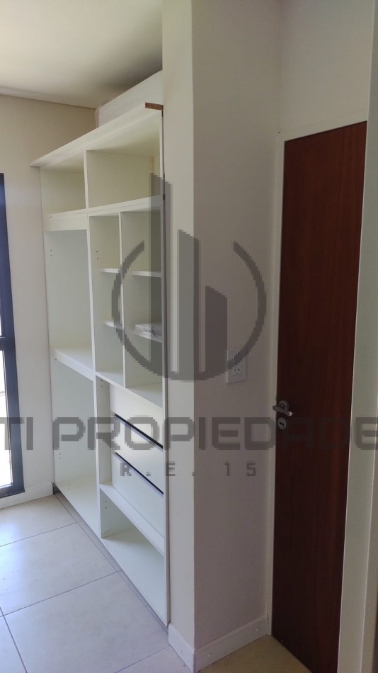 Alquiler de amplio monoambiente con balcon