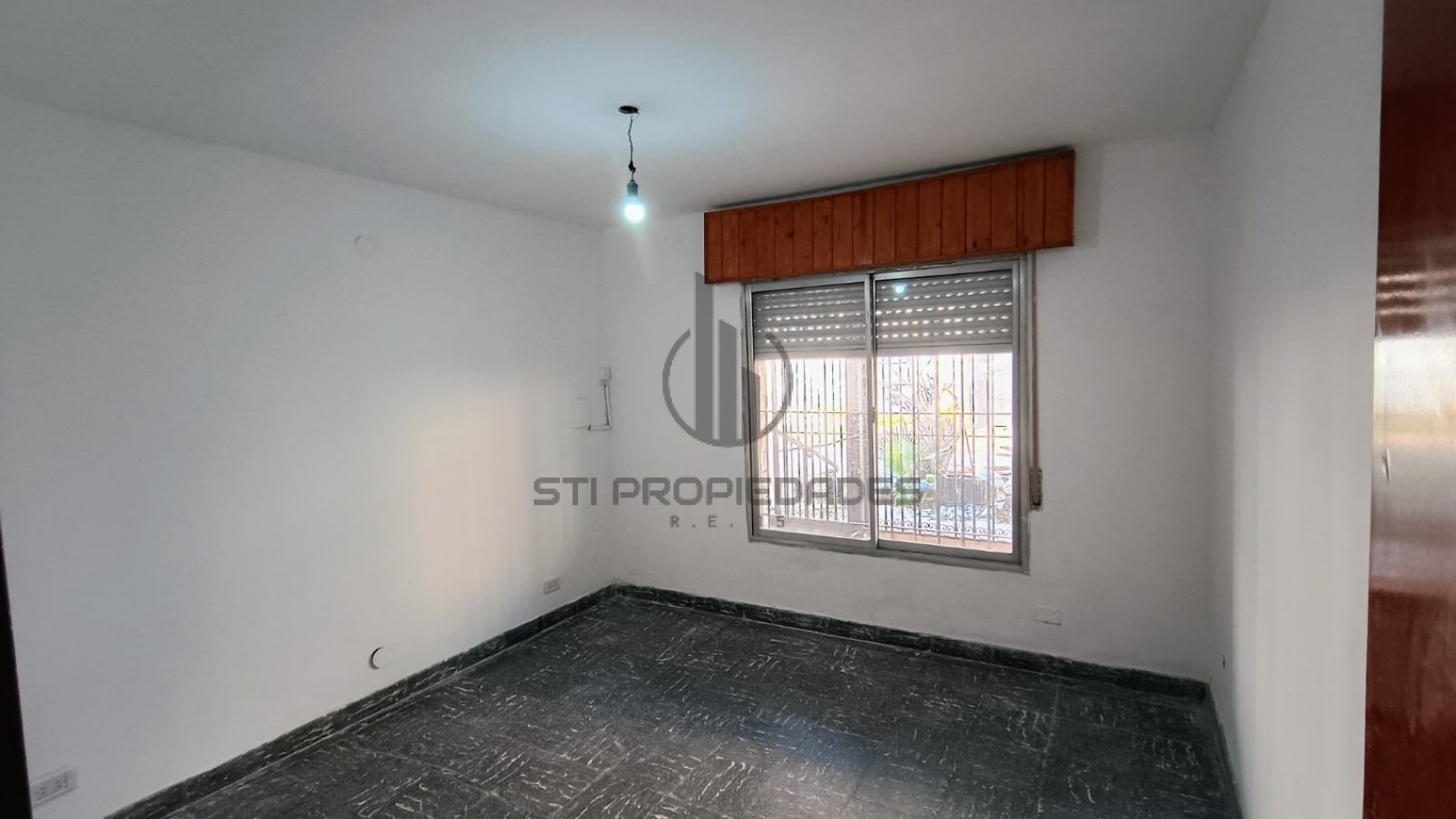 Alquiler casa en planta baja - Dos dormitorios - Cochera - Patio
