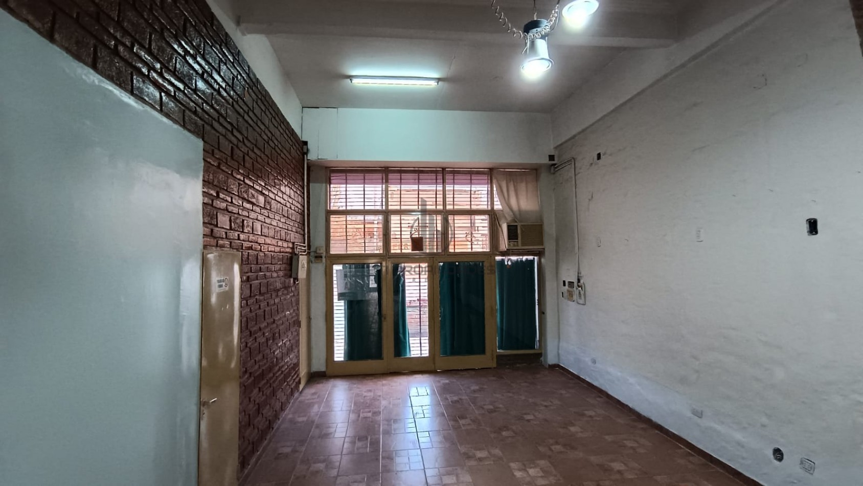 Alquiler de importante local sobre avenida - Barrio Belgrano - Disponible Agosto