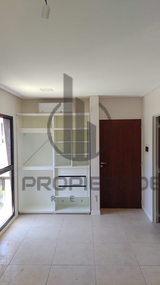 Alquiler de amplio monoambiente con balcon