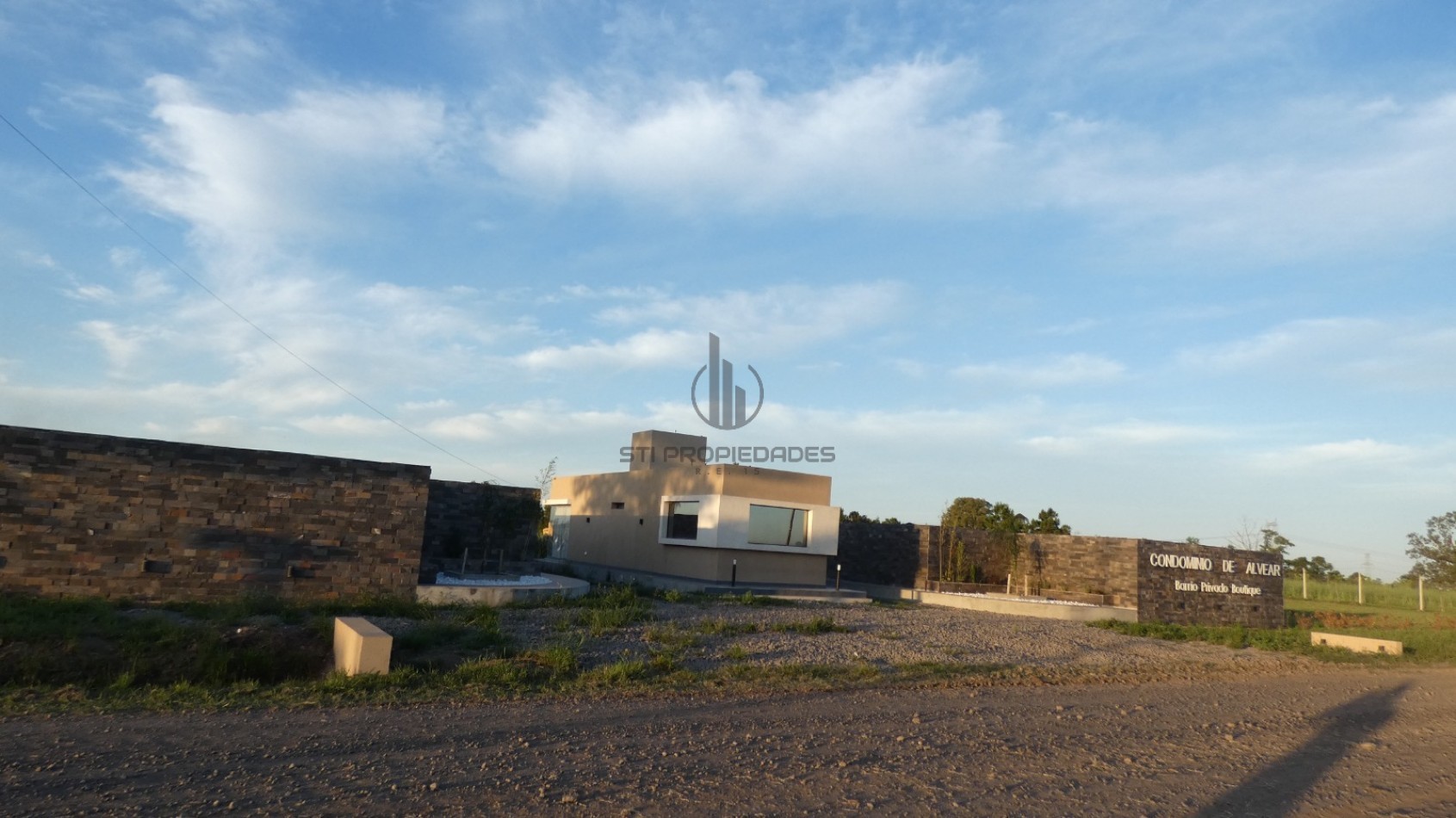 CONDOMINIO DE ALVEAR - a 15' de Rosario - Entrega y ctas fijas