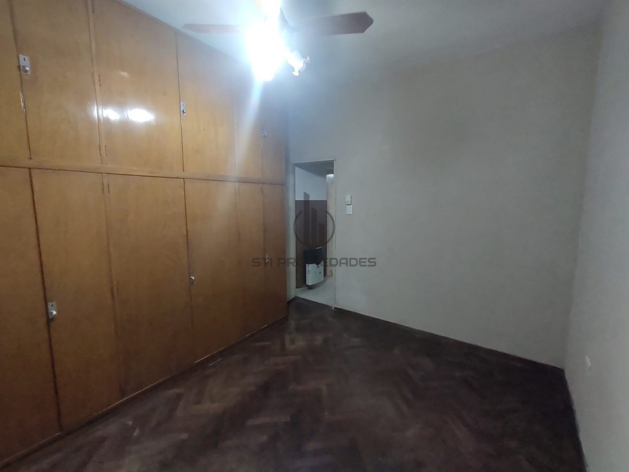 Alquiler casa de esquina - Cochera - Barrio Belgrano