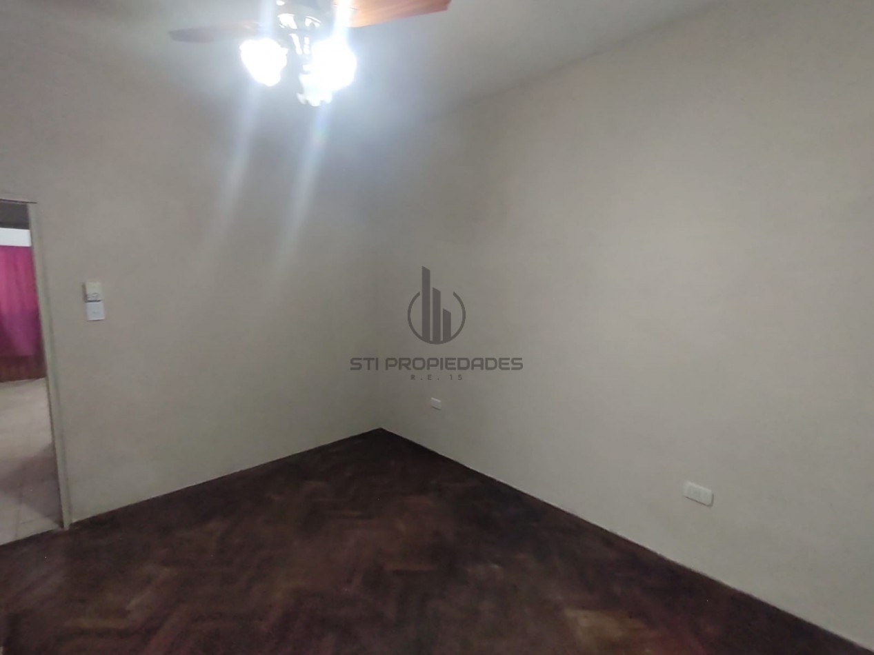 Alquiler casa de esquina - Cochera - Barrio Belgrano