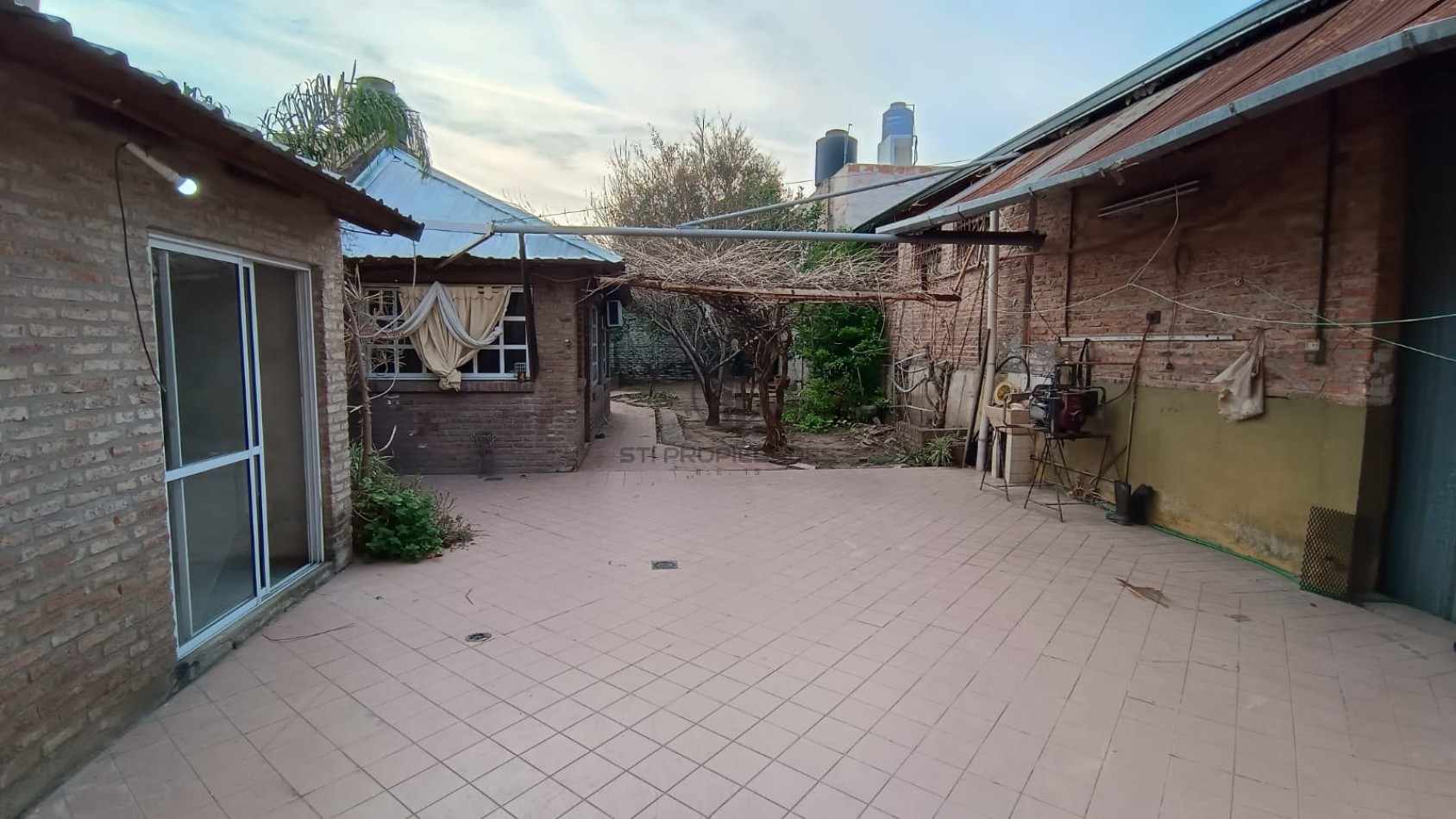 Alquiler de importante local sobre avenida - Barrio Belgrano - Disponible Agosto