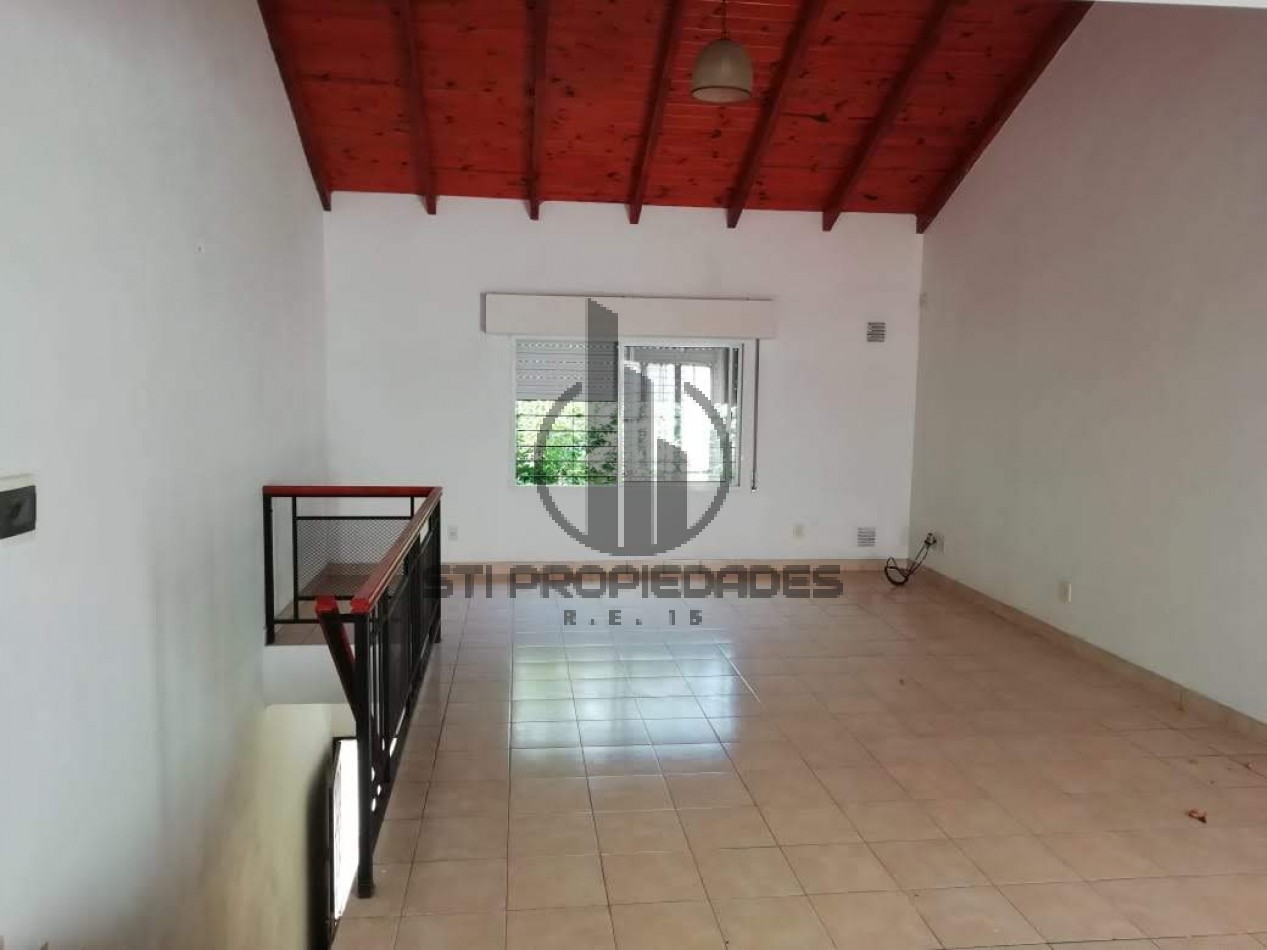 ALQUILER DE AMPLIO DEPARTAMENTO EN BARRIO AZCUENAGA - DOS DORMITORIOS - PATIO