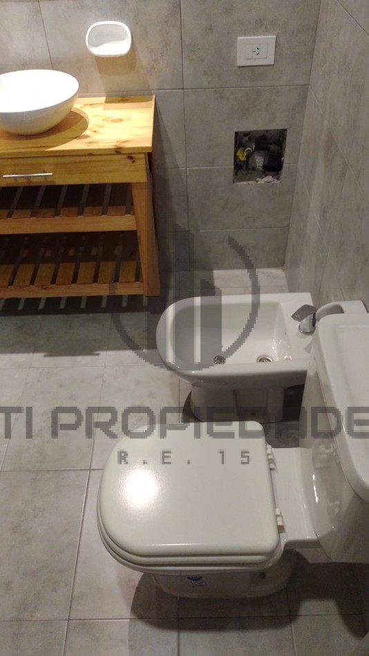 Alquiler de amplio monoambiente con balcon