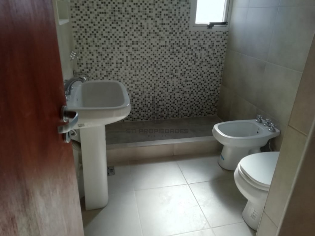 Vendo duplex de dos dormitorios con cochera