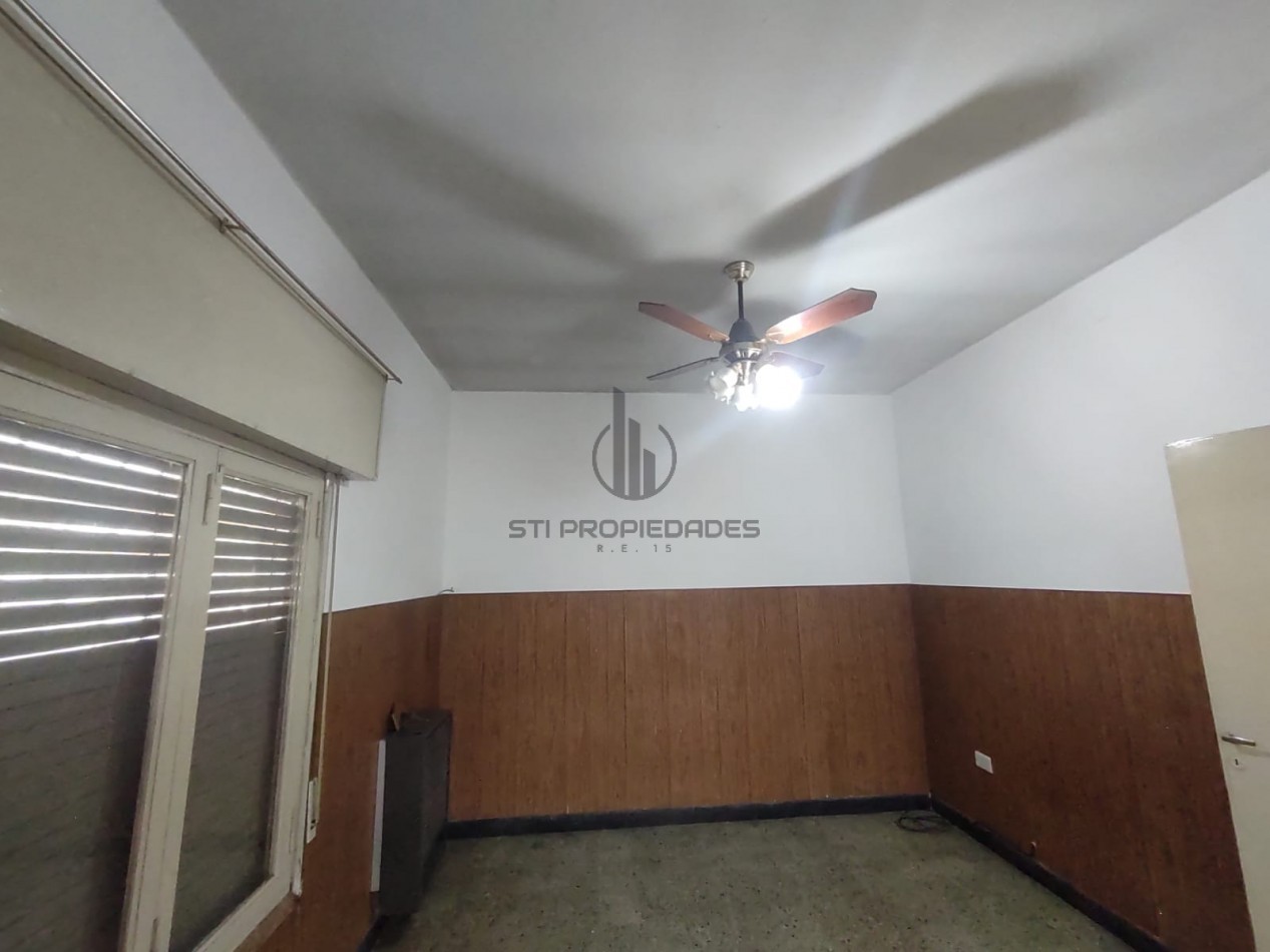 Alquiler casa de esquina - Cochera - Barrio Belgrano