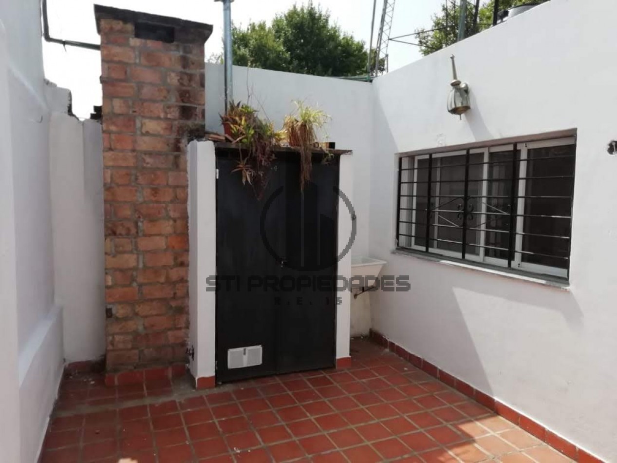 ALQUILER DE AMPLIO DEPARTAMENTO EN BARRIO AZCUENAGA - DOS DORMITORIOS - PATIO