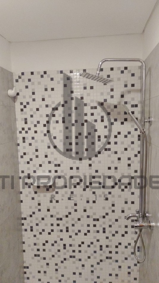 Alquiler de amplio monoambiente con balcon
