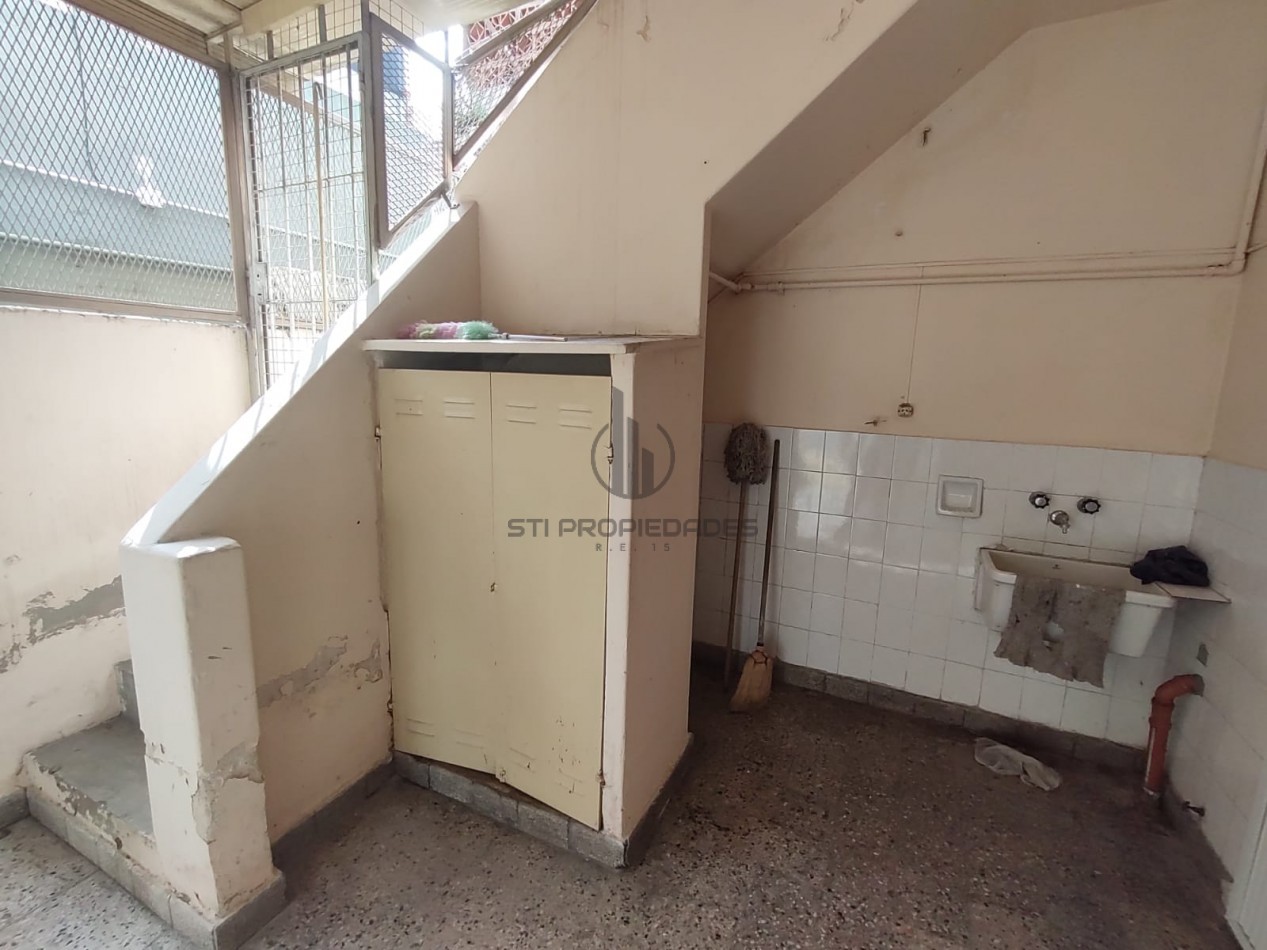 Alquiler casa de esquina - Cochera - Barrio Belgrano