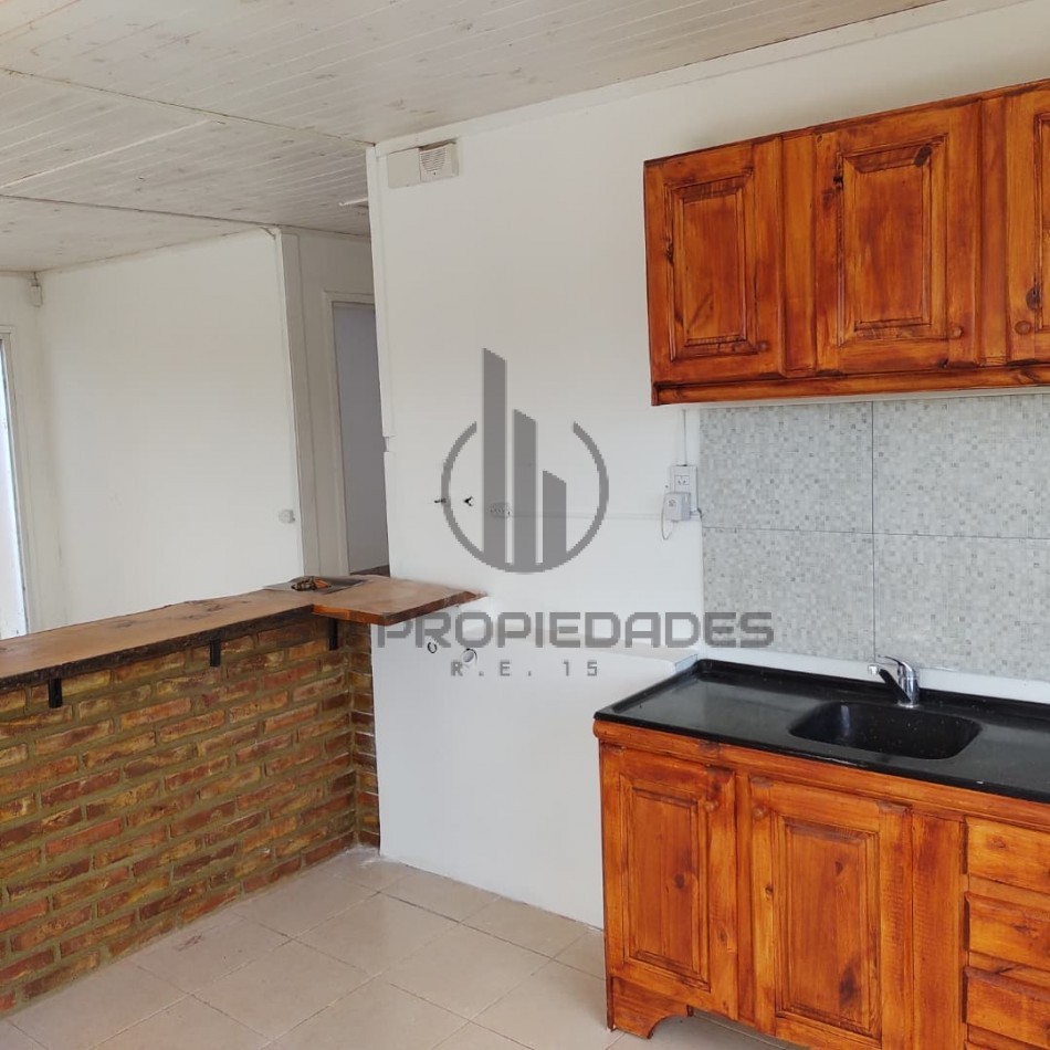 Venta de casa de dos dormitorios - Amplio terreno - Puerto San Martin