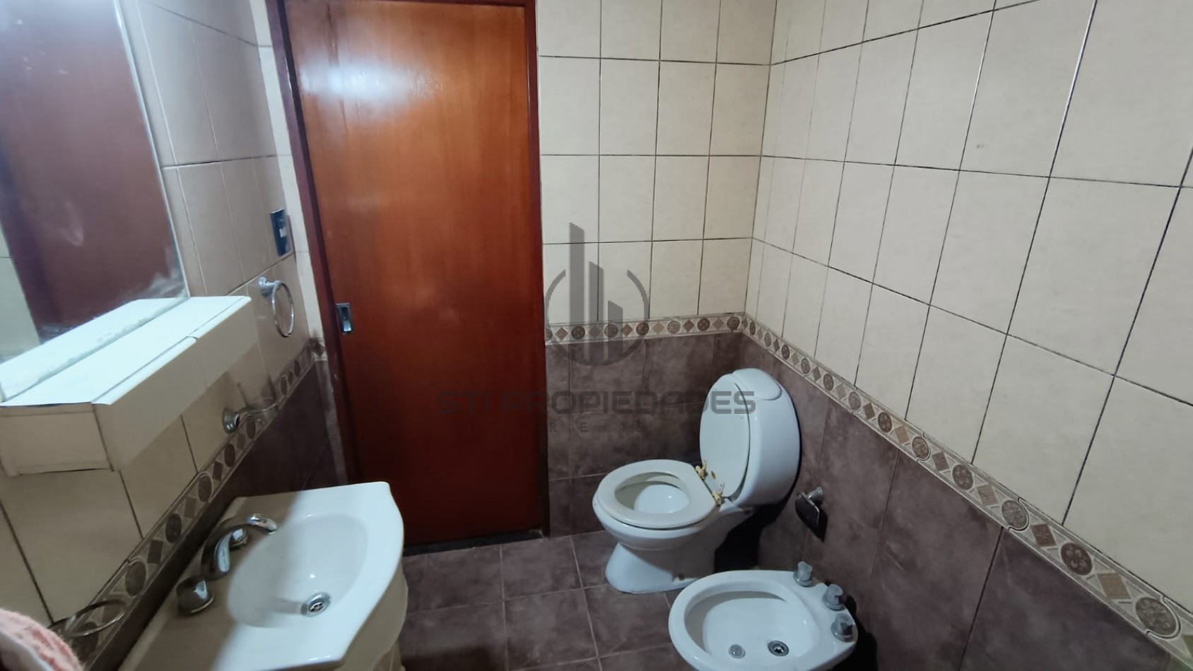 Alquiler casa en planta baja - Dos dormitorios - Cochera - Patio