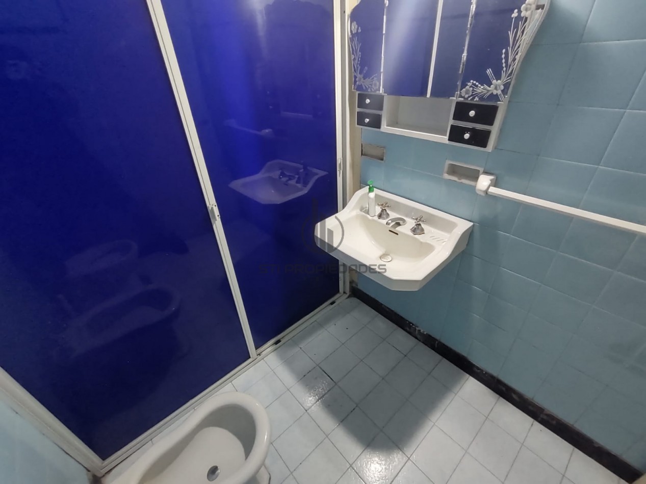 Alquiler casa de esquina - Cochera - Barrio Belgrano