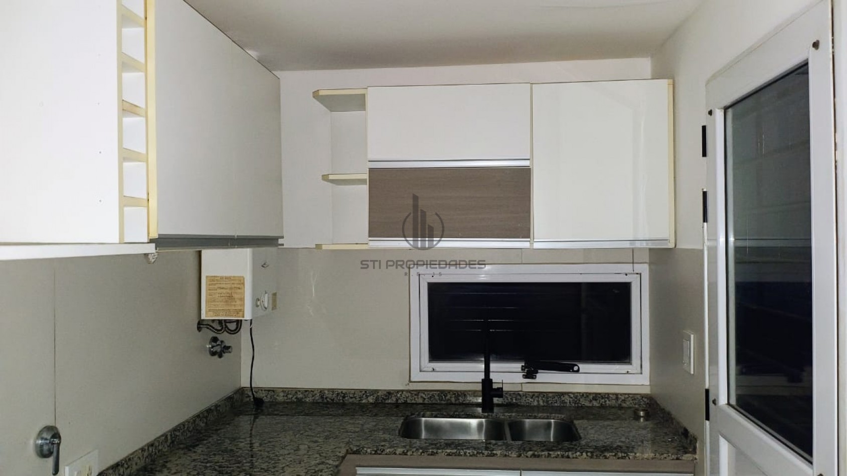 Vendo duplex de dos dormitorios con cochera