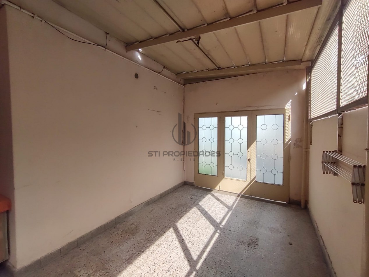 Alquiler casa de esquina - Cochera - Barrio Belgrano