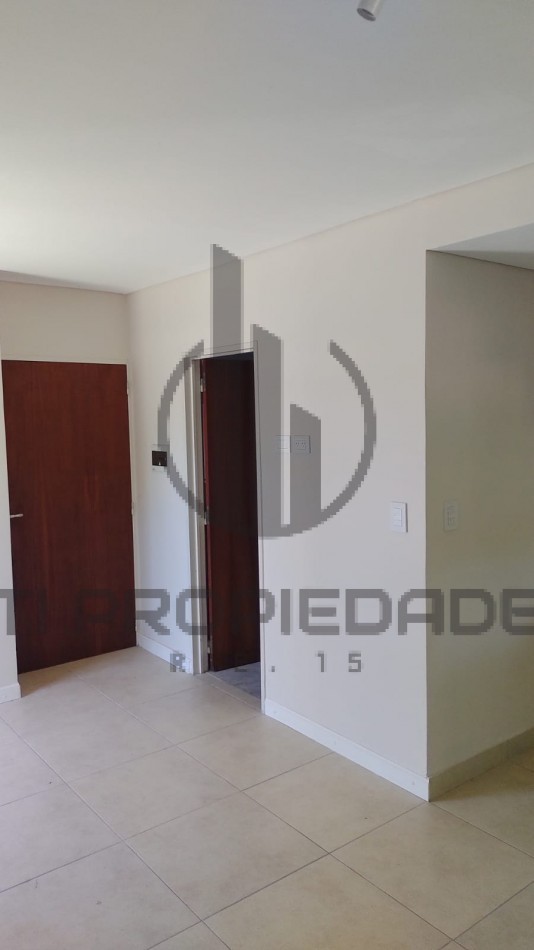 Alquiler de amplio monoambiente con balcon