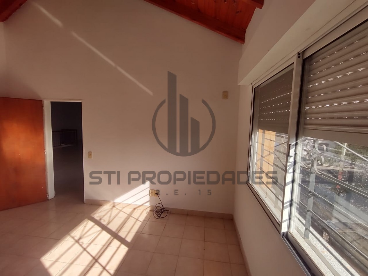 Casa planta alta en alquilar - Amplios ambientes