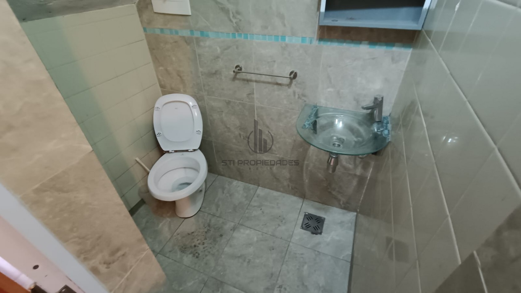 Alquiler de importante local sobre avenida - Barrio Belgrano - Disponible Agosto