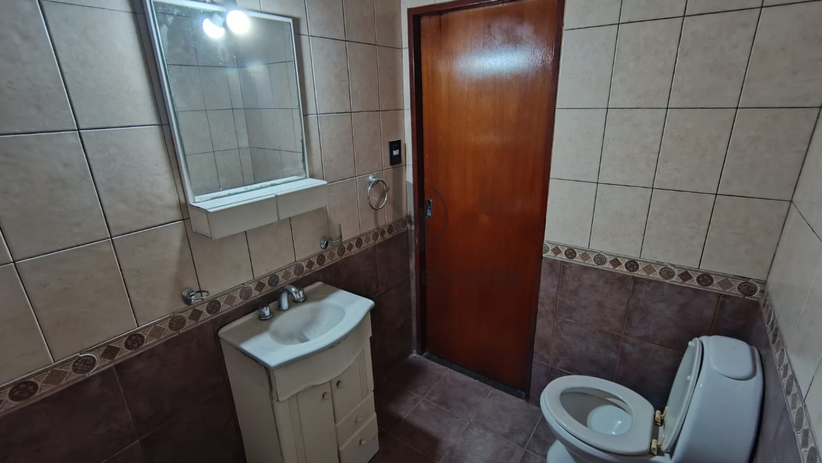 Alquiler casa en planta baja - Dos dormitorios - Cochera - Patio