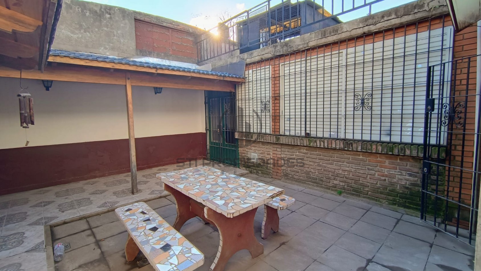 Alquiler casa en planta baja - Dos dormitorios - Cochera - Patio