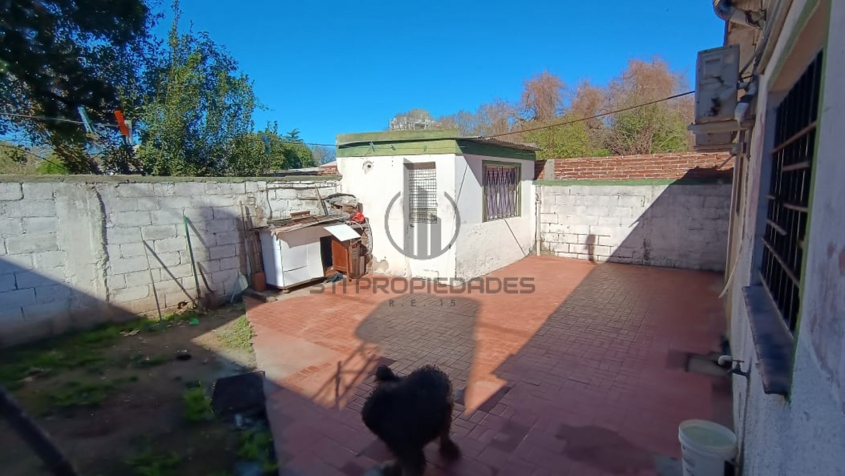 Venta de casa de 2 dormitorios - Patio - Cochera - Granadero Baigorria