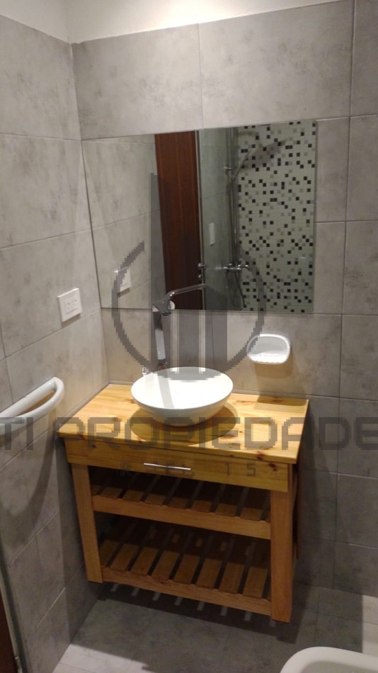 Alquiler de amplio monoambiente con balcon