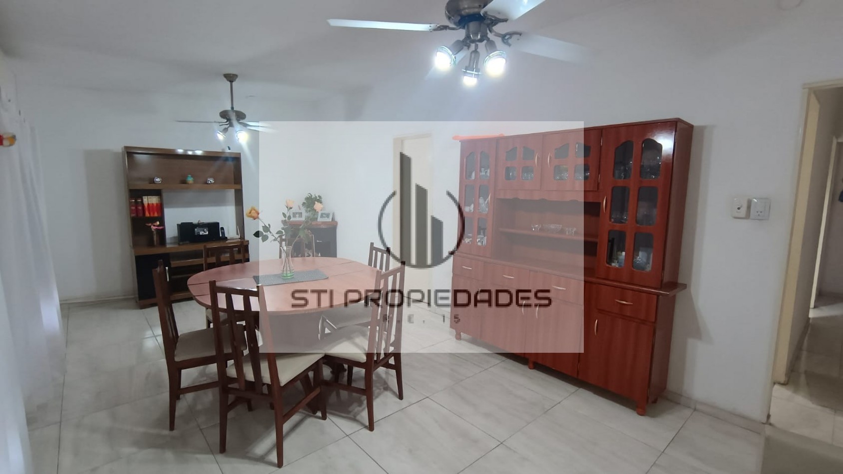 Venta de casa de 3 dormitorios - Patio - Cochera - Local - VGG