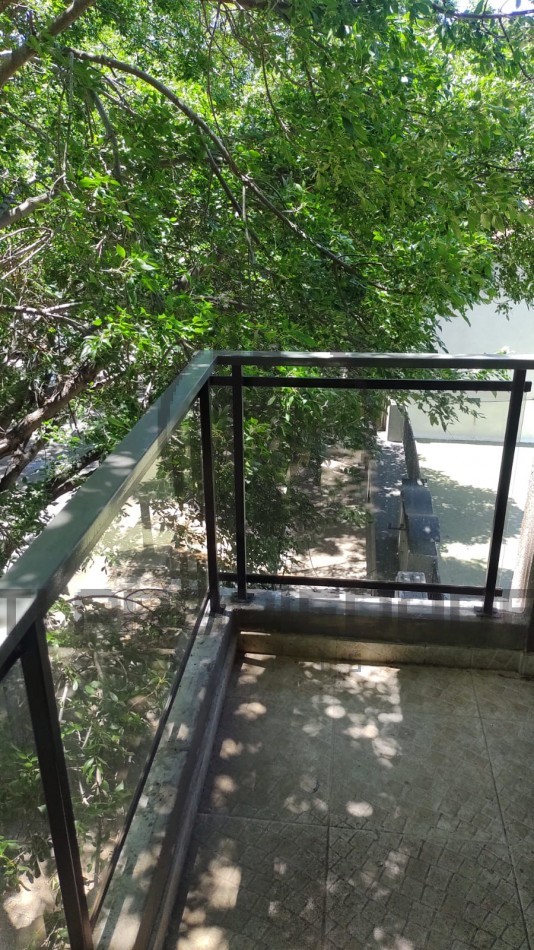 Alquiler de amplio monoambiente con balcon