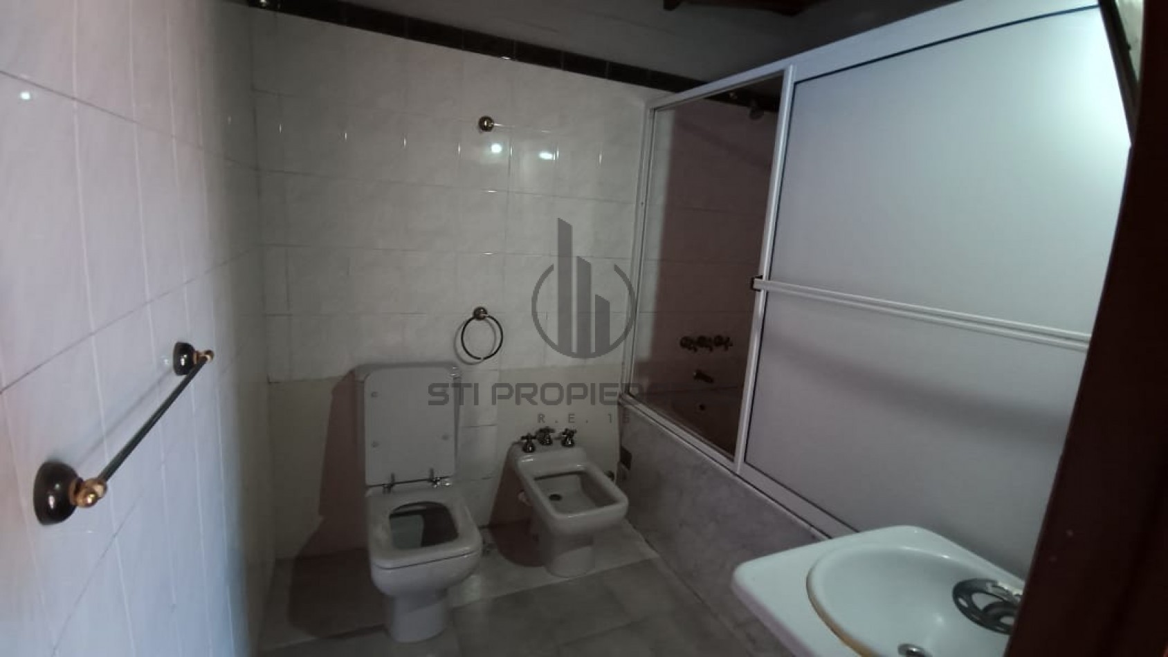 Alquiler amplia casa planta alta - Barrio Belgrano - disponible a partir de Diciembre 