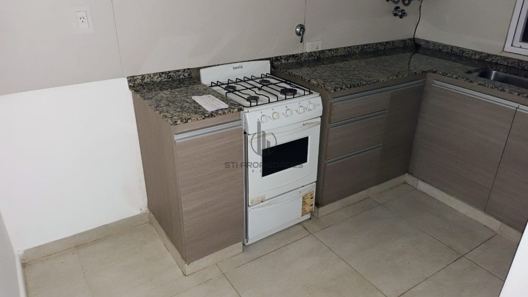 Vendo duplex de dos dormitorios con cochera