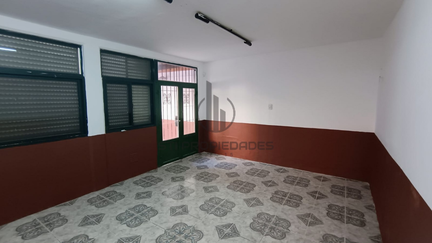 Alquiler casa en planta baja - Dos dormitorios - Cochera - Patio