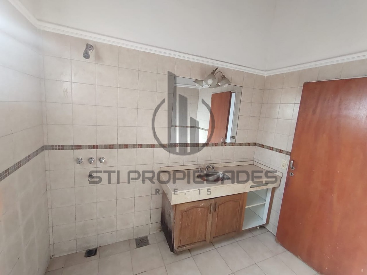 Casa planta alta en alquilar - Amplios ambientes