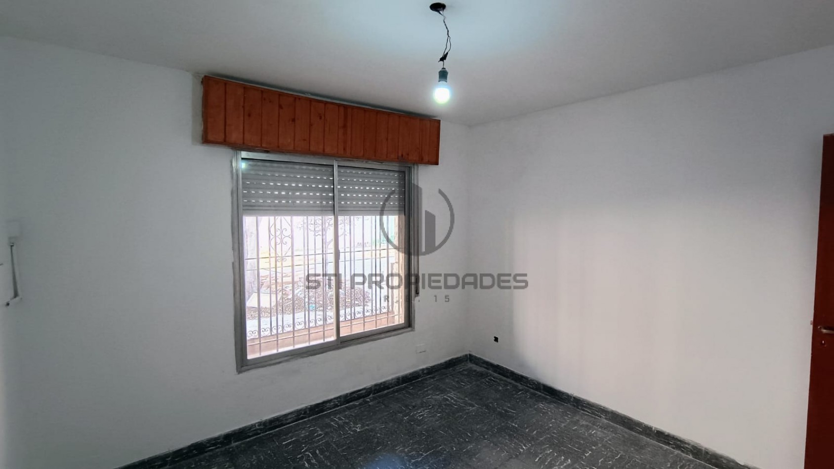 Alquiler casa en planta baja - Dos dormitorios - Cochera - Patio