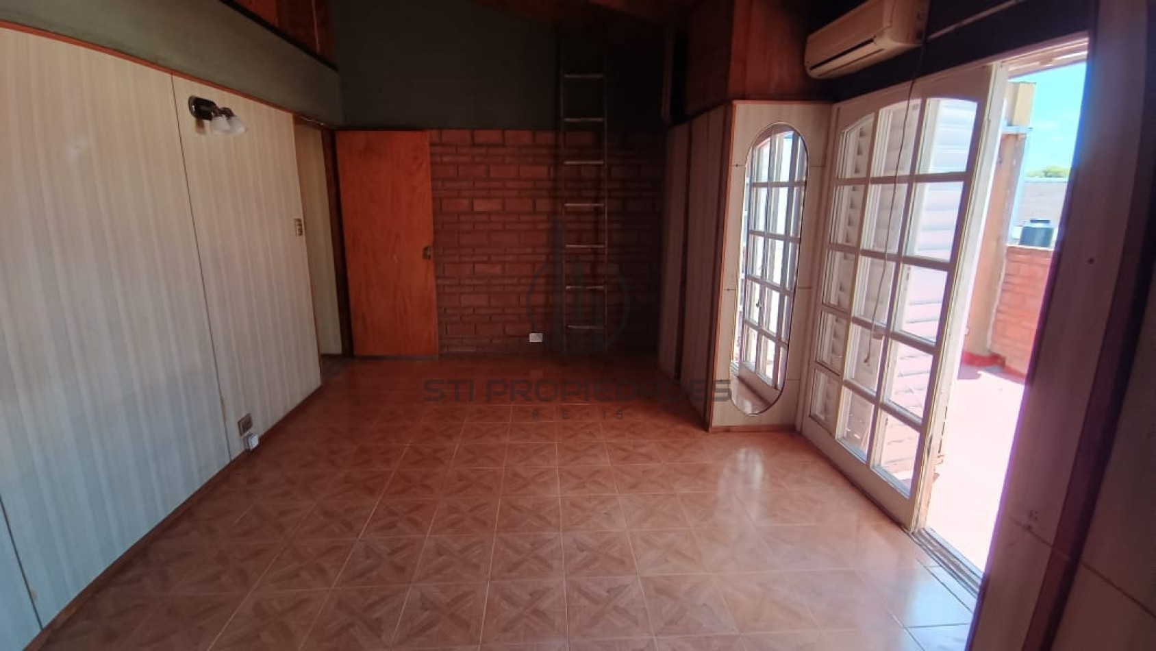 Alquiler amplia casa planta alta - Barrio Belgrano - disponible a partir de Diciembre 