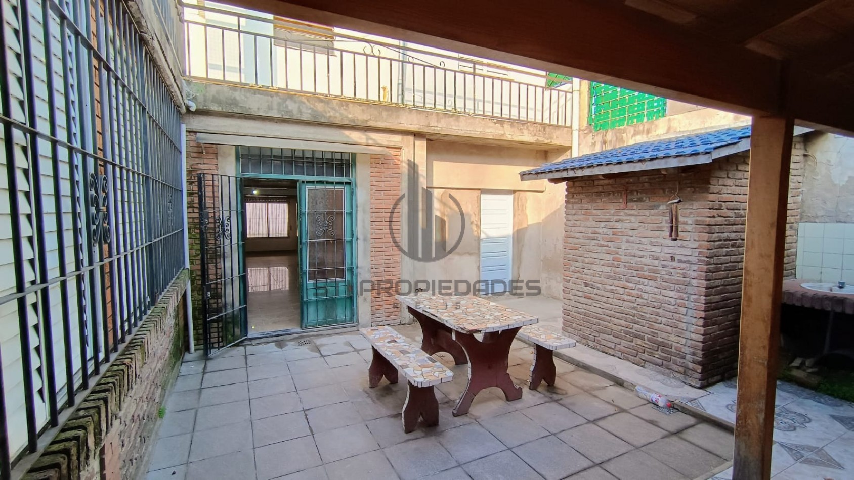 Alquiler casa en planta baja - Dos dormitorios - Cochera - Patio
