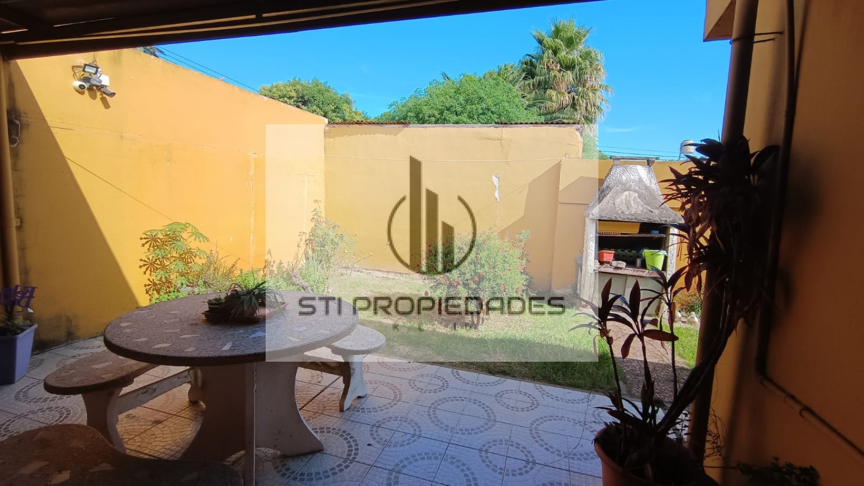 Venta de casa de 3 dormitorios - Patio - Cochera - Local - VGG