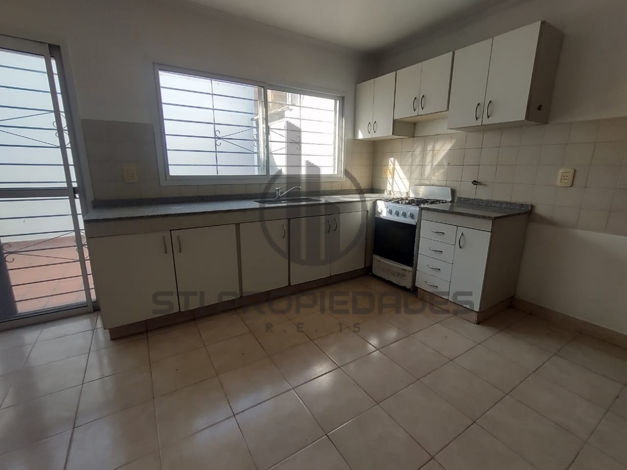 Casa planta alta en alquilar - Amplios ambientes