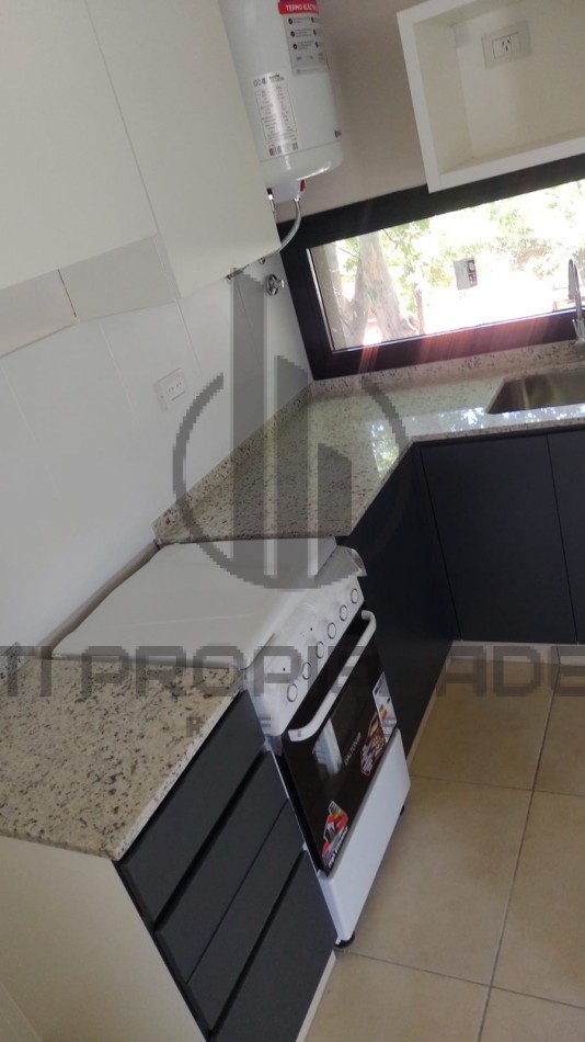 Alquiler de amplio monoambiente con balcon