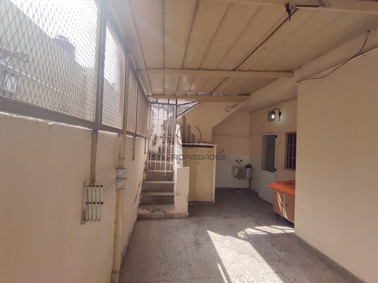 Alquiler casa de esquina - Cochera - Barrio Belgrano